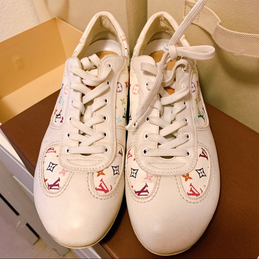 LV sneaker